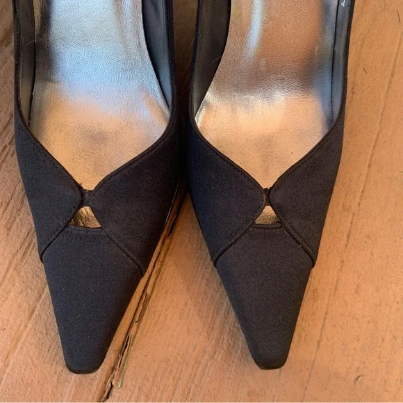 Stuart Weitzman pointed toe heels - Picture 3 of 4